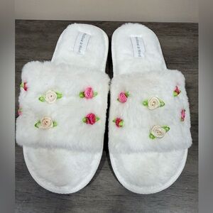 NWOT MELLOW & MOD Fluffy White Slippers with pink and cream Flowers. Size  -7/8